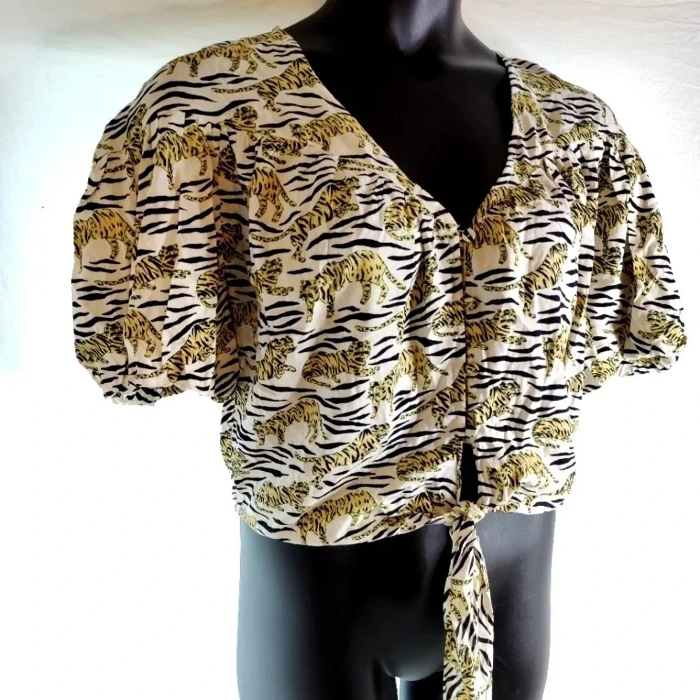 Tiger Crop Top EUC ❤️🐅 - Picture 3 of 15